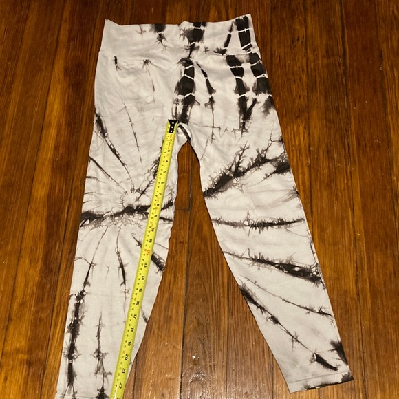 NWT Pink Seamless High Waist 7/8 Workout Tight - Grey Tint Spiral Tie Dye - Picture 12 of 13